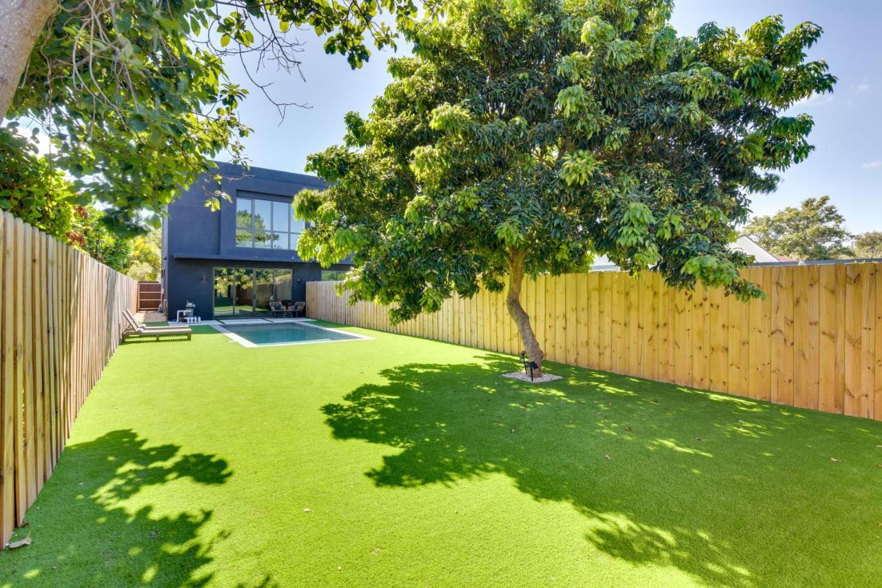 Modern With Pool 1 Mi To Design District! Holiday home *