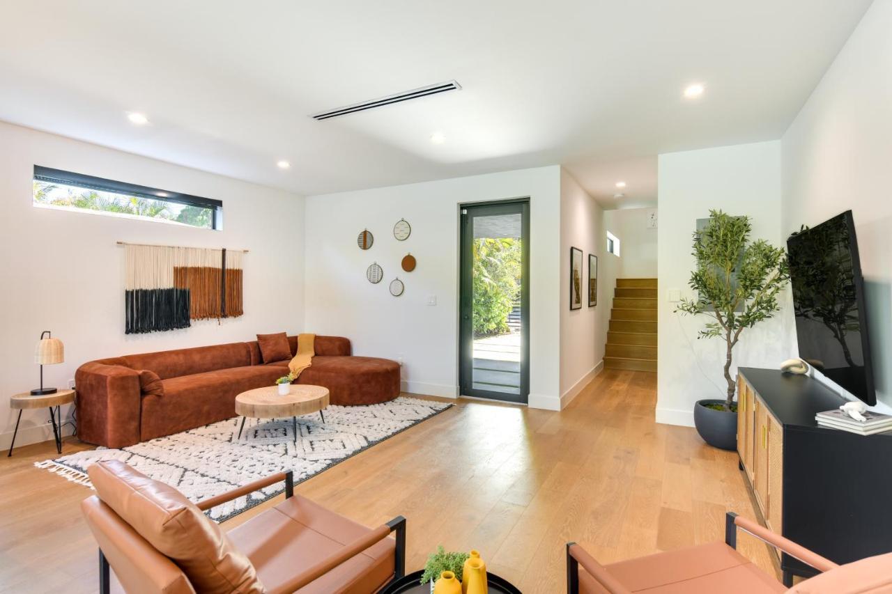 Modern With Pool 1 Mi To Design District! Holiday home *